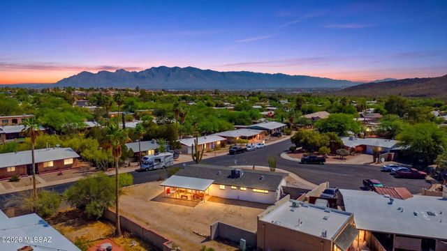 2743 W Calle Arandas, Tucson, AZ 85745