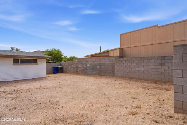 2743 W Calle Arandas, Tucson, AZ 85745