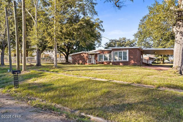 203 W Kansas Avenue, Bonifay, FL 32425