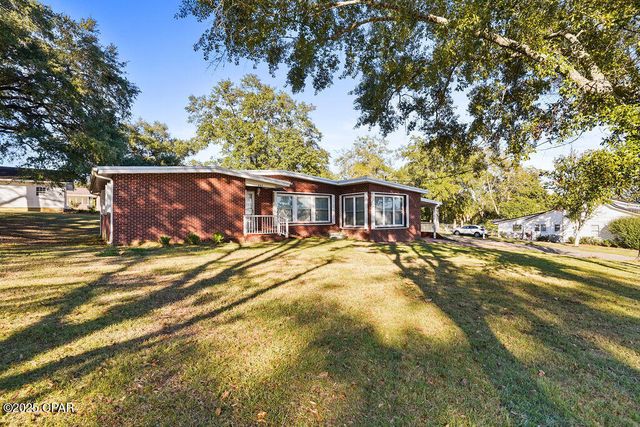 203 W Kansas Avenue, Bonifay, FL 32425