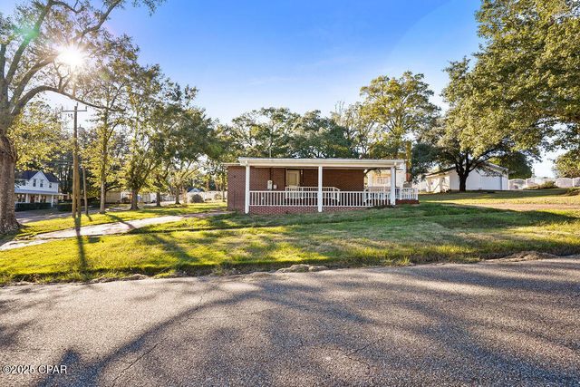 203 W Kansas Avenue, Bonifay, FL 32425