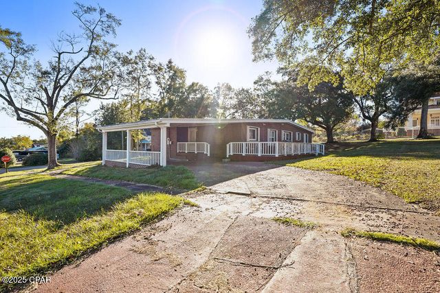 203 W Kansas Avenue, Bonifay, FL 32425