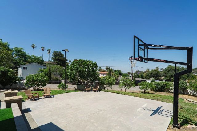 Sierra Madre Rd, Spring Valley, CA 91977