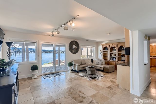 16035 Inglewood Road NE, Kenmore, WA 98028