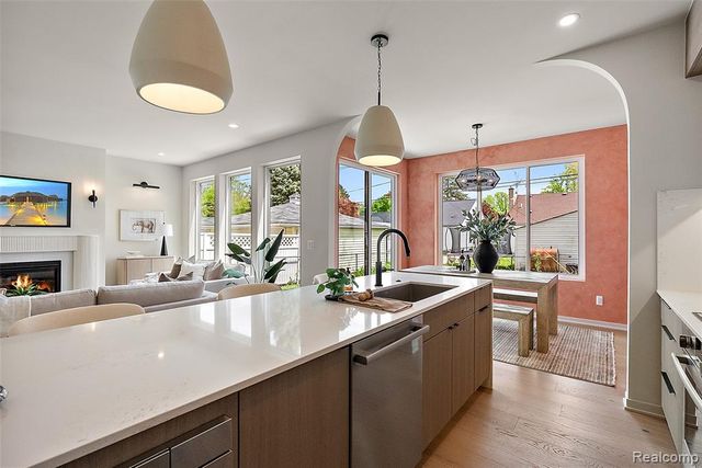 1816 Clifton Avenue, Royal Oak, MI 48073