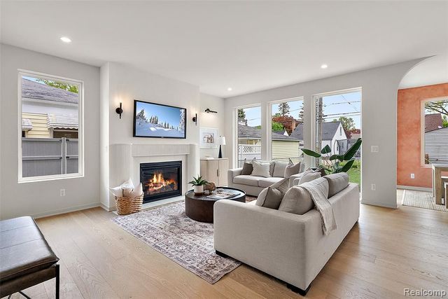 1816 Clifton Avenue, Royal Oak, MI 48073