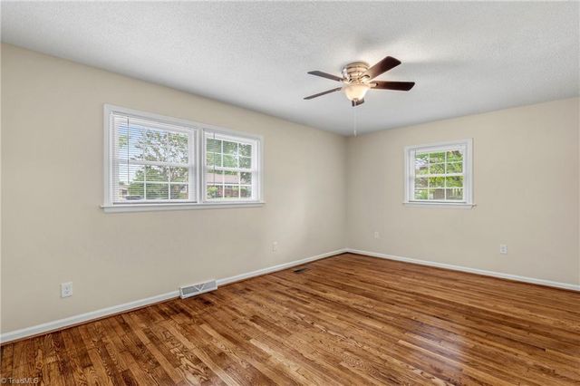 1300 Rotherwood Road, Greensboro, NC 27406