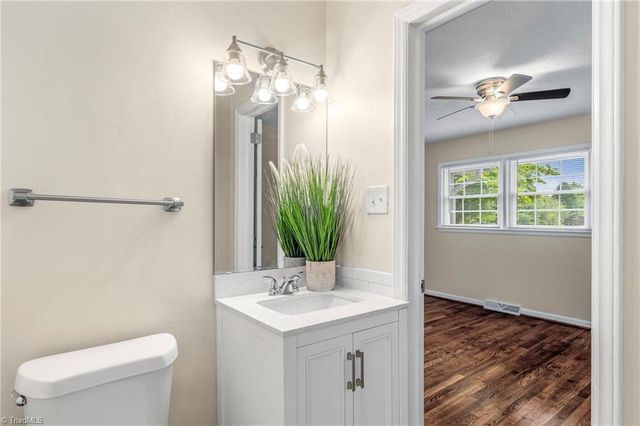 1300 Rotherwood Road, Greensboro, NC 27406