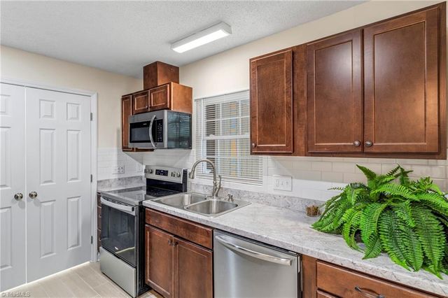 1300 Rotherwood Road, Greensboro, NC 27406