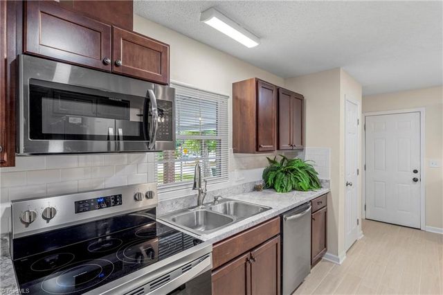 1300 Rotherwood Road, Greensboro, NC 27406