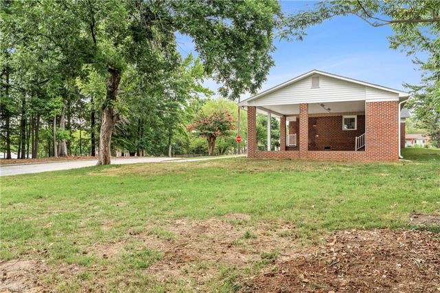1300 Rotherwood Road, Greensboro, NC 27406