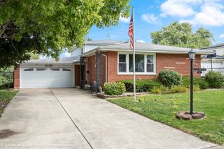 8830 W 92nd Place, Hickory Hills, IL 60457