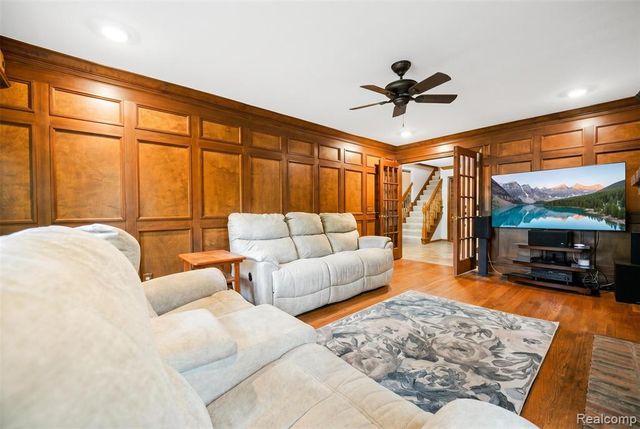 21734 Beauford Lane, Northville, MI 48167