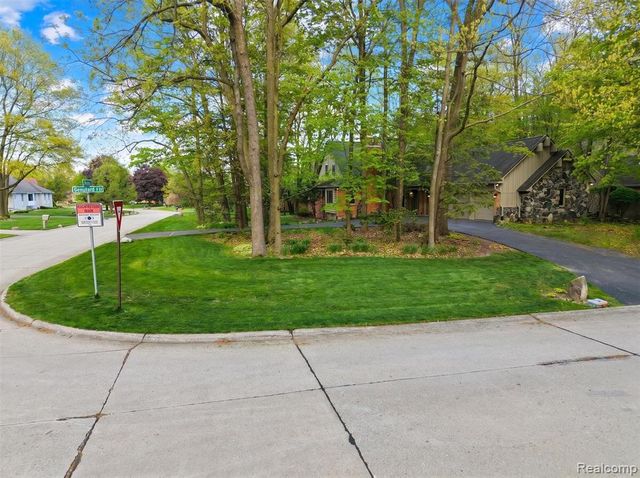21734 Beauford Lane, Northville, MI 48167