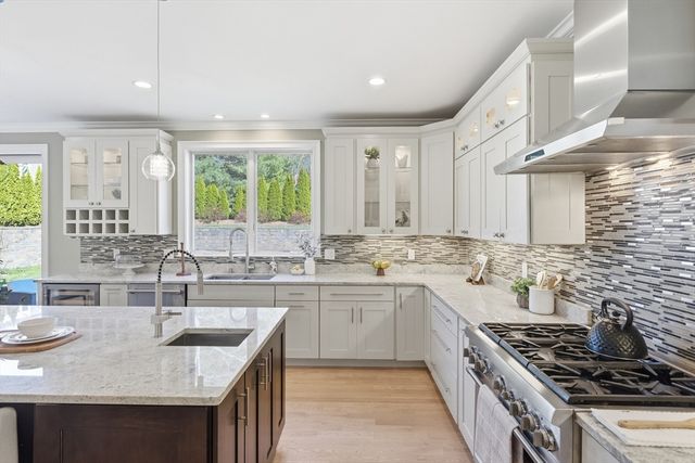 115 Meadowbrook Rd, Newton, MA 02459