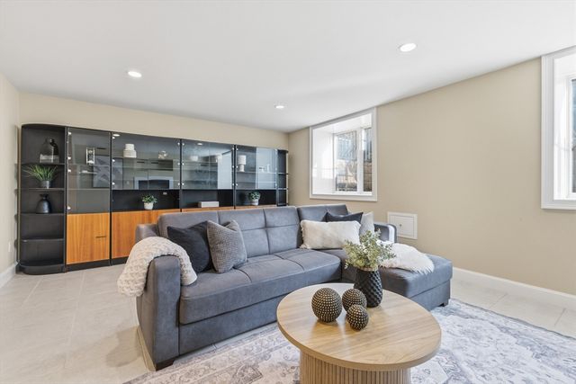 115 Meadowbrook Rd, Newton, MA 02459