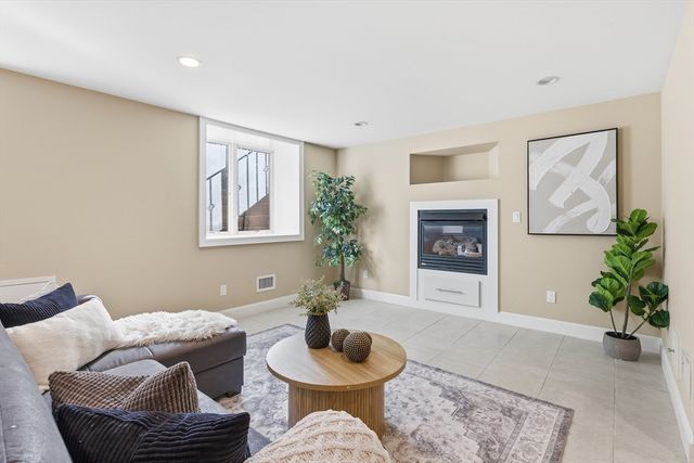 115 Meadowbrook Rd, Newton, MA 02459