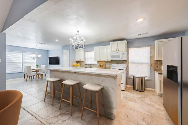 136 Presidents Way, Venus, TX 76084