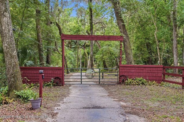 24050 Winding Creek Drive, Brooksville, FL 34601