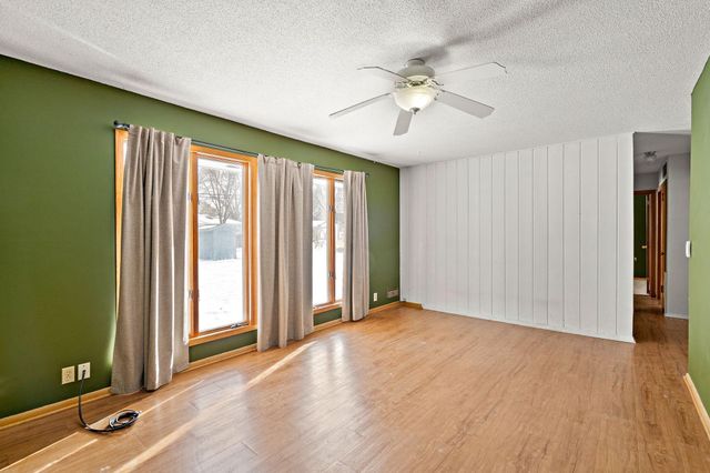 432 4th Avenue NE, Osseo, MN 55369