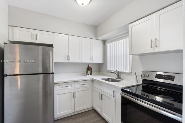 550 NE 20th St 6, Wilton Manors, FL 33305