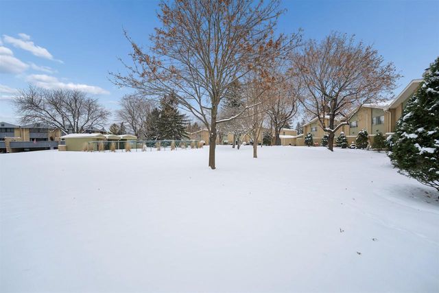 1231 W NICOLET CIRCLE, Appleton, WI 54914