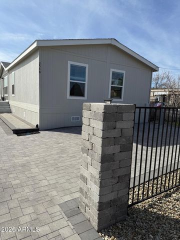 2548 S Kadomoto Drive, Cornville, AZ 86325