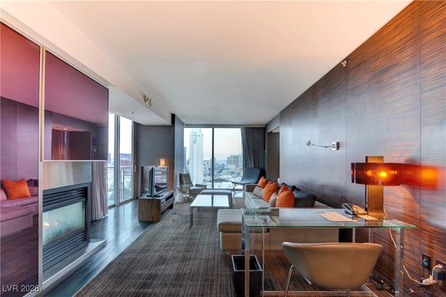 4381 West Flamingo Road 19302, Las Vegas, NV 89103