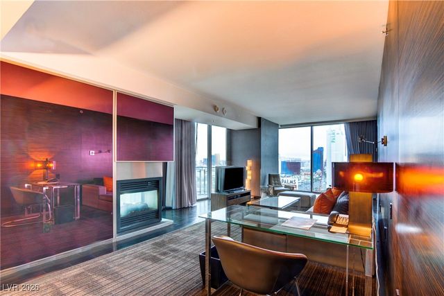 4381 West Flamingo Road 19302, Las Vegas, NV 89103