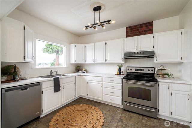 607 Warren Avenue, Everett, WA 98201