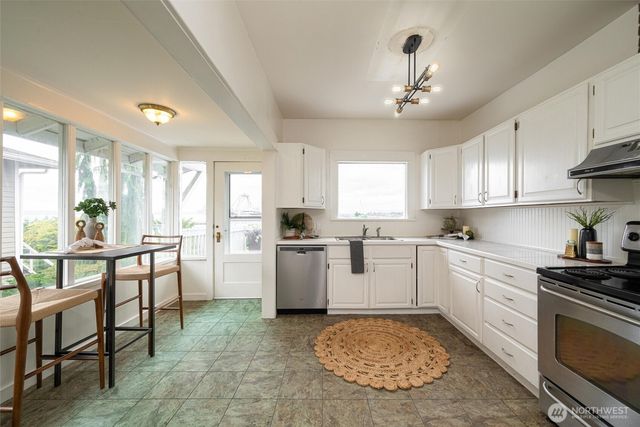 607 Warren Avenue, Everett, WA 98201