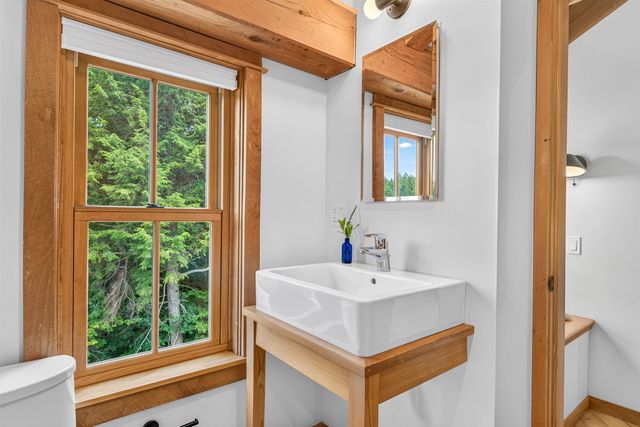 564 Goodaleville Road, Jamaica, VT 05343