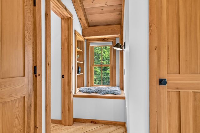 564 Goodaleville Road, Jamaica, VT 05343