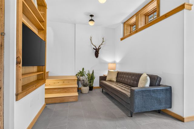 564 Goodaleville Road, Jamaica, VT 05343