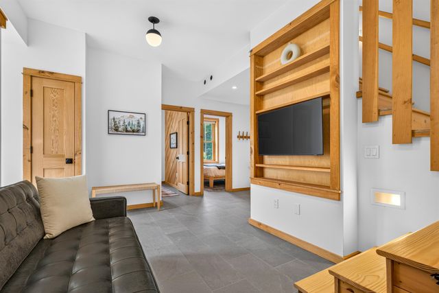 564 Goodaleville Road, Jamaica, VT 05343