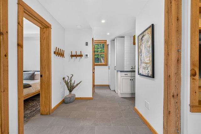 564 Goodaleville Road, Jamaica, VT 05343