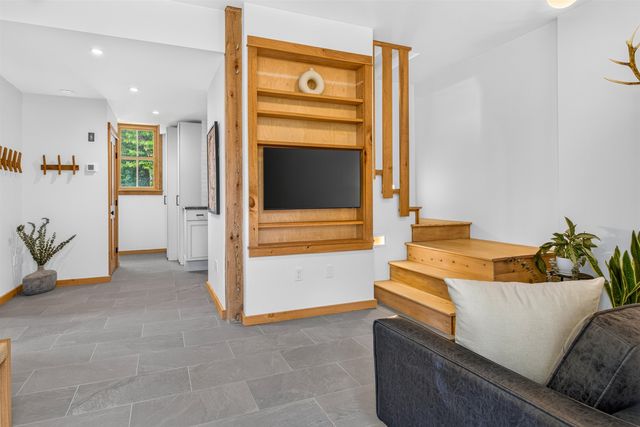 564 Goodaleville Road, Jamaica, VT 05343