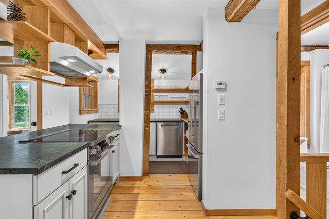 564 Goodaleville Road, Jamaica, VT 05343