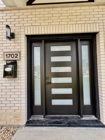 1702 N 40th Avenue, Stone Park, IL 60165