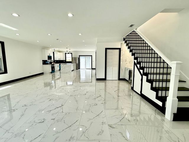 1702 N 40th Avenue, Stone Park, IL 60165
