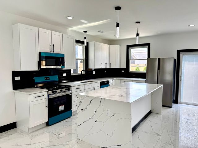 1702 N 40th Avenue, Stone Park, IL 60165