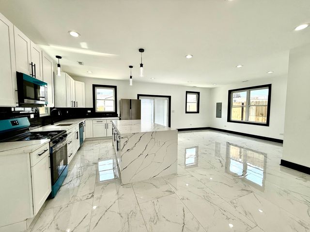 1702 N 40th Avenue, Stone Park, IL 60165