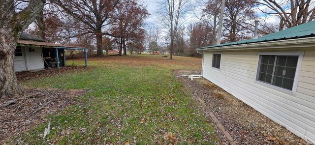1218 W Glenburn Road, Linton, IN 47441