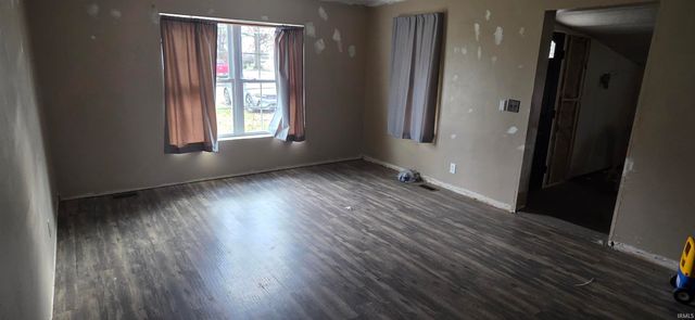 1218 W Glenburn Road, Linton, IN 47441