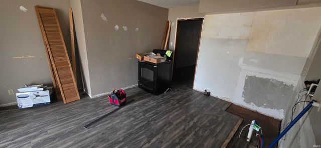 1218 W Glenburn Road, Linton, IN 47441