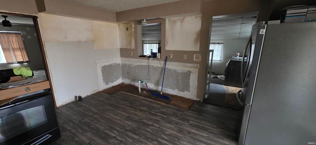 1218 W Glenburn Road, Linton, IN 47441