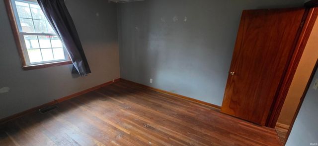 1218 W Glenburn Road, Linton, IN 47441