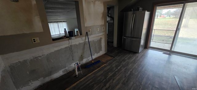 1218 W Glenburn Road, Linton, IN 47441