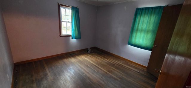 1218 W Glenburn Road, Linton, IN 47441