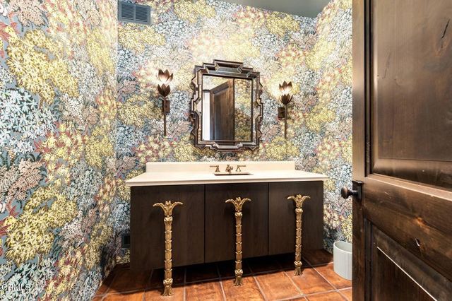 1906 Country Lane, Pasadena, CA 91107